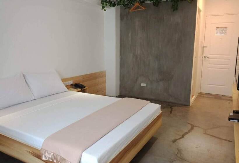 בית מלון כפרי Garv S Boutique