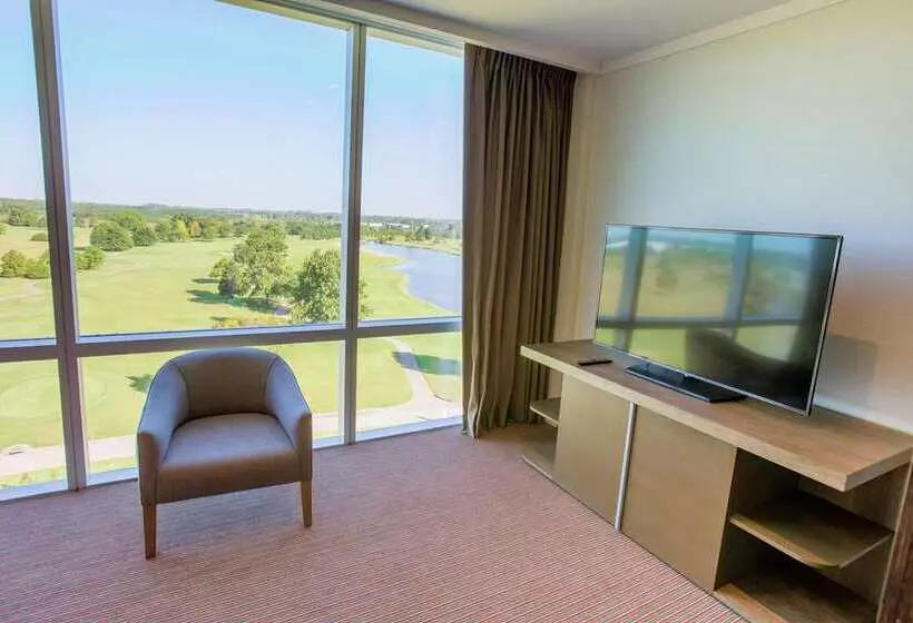 ホテル Hilton Pilar