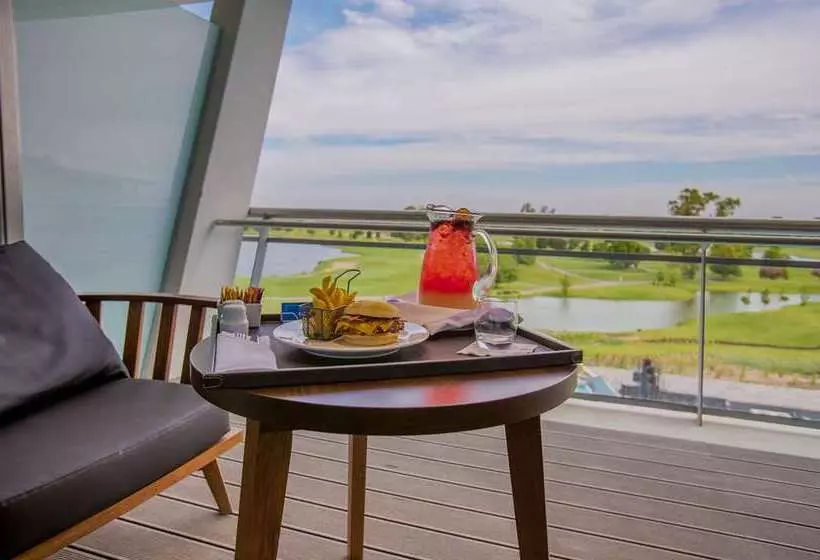 ホテル Hilton Pilar