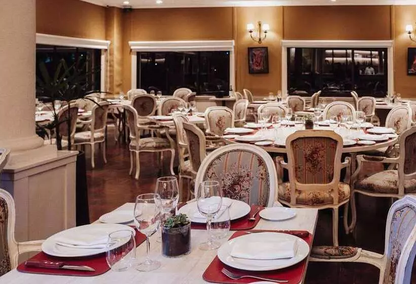 ホテル Hilton Pilar