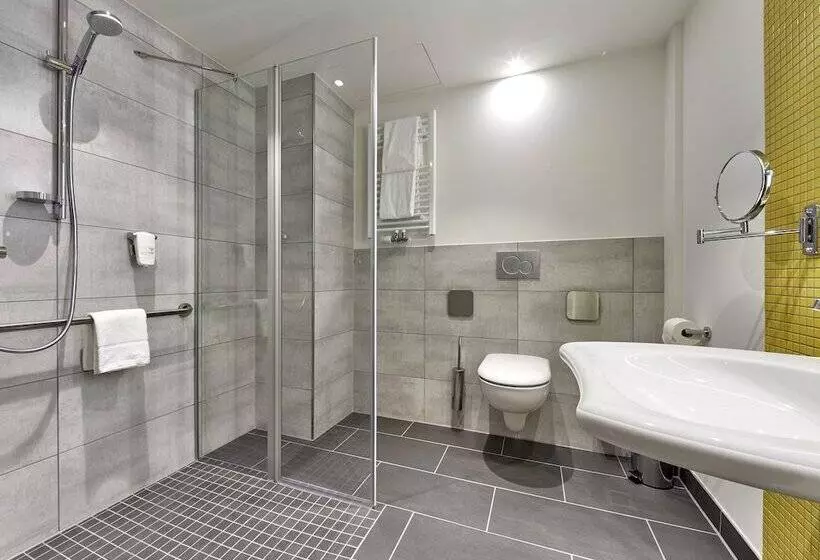 Hotelli Holiday Inn   Hamburg   Hafencity, An Ihg