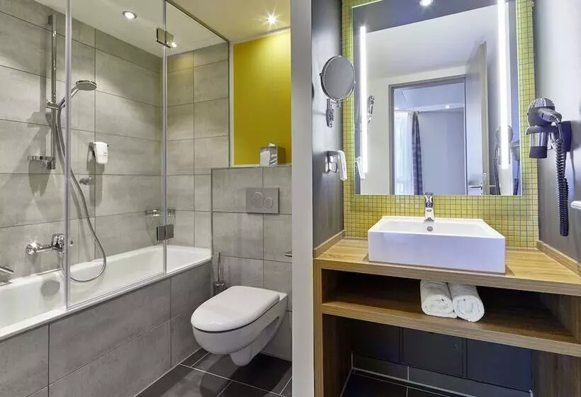 Hotelli Holiday Inn   Hamburg   Hafencity, An Ihg