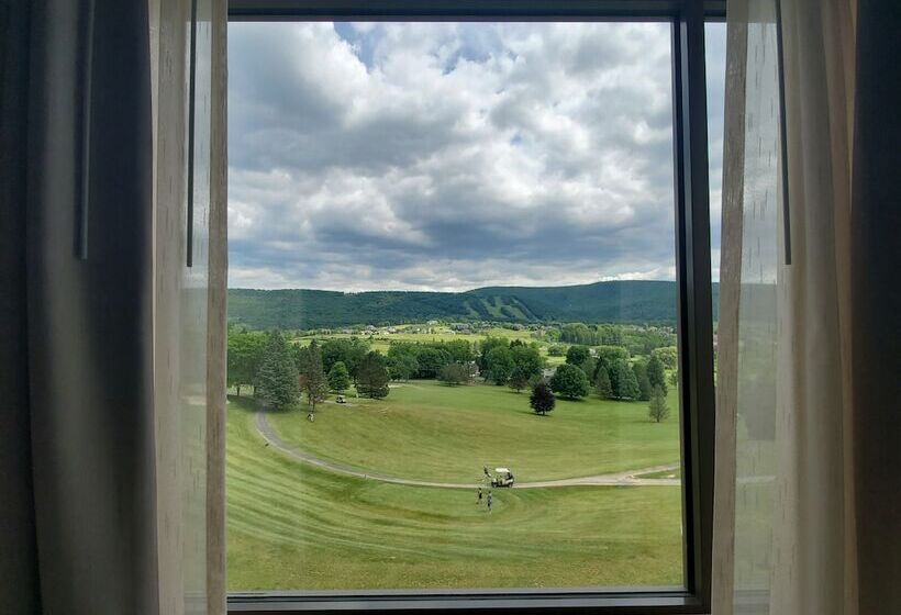 Отель Wyndham Garden State College