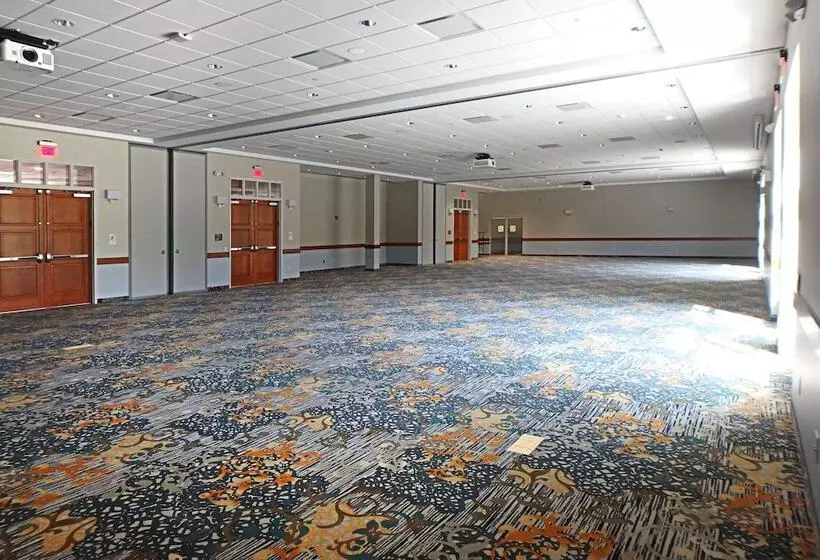 ホテル Wyndham Garden State College