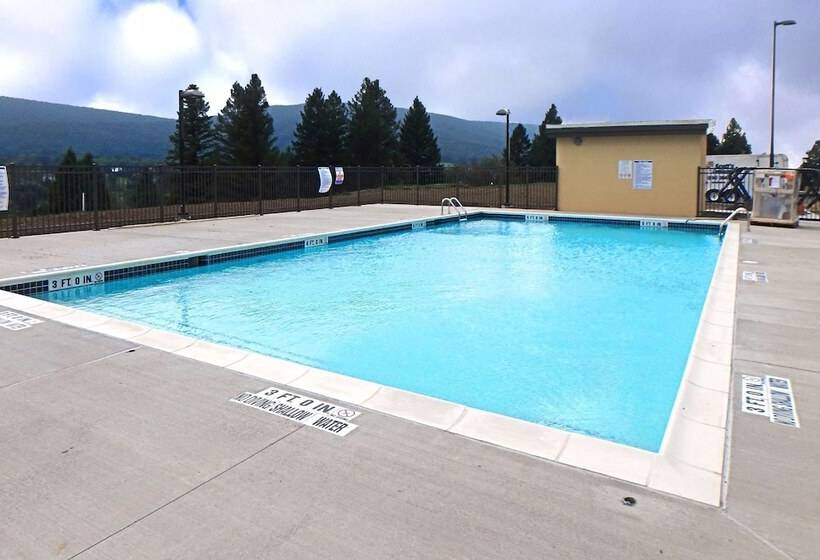 Отель Wyndham Garden State College