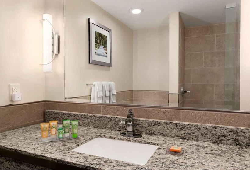 Отель Wyndham Garden State College