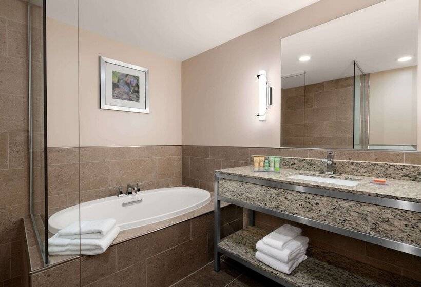 Отель Wyndham Garden State College