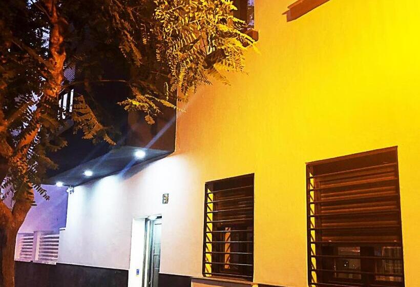 تختخواب و صبحانه Butik Almería Centro