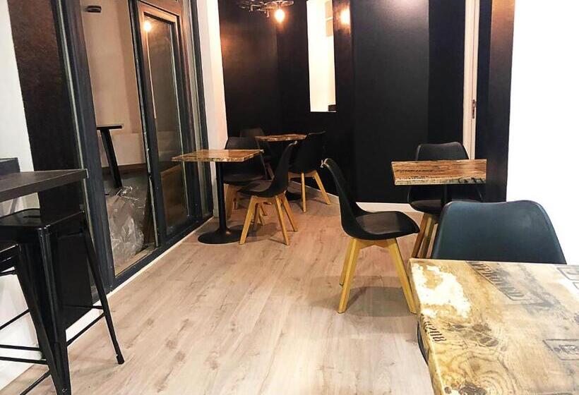 تختخواب و صبحانه Butik Almería Centro