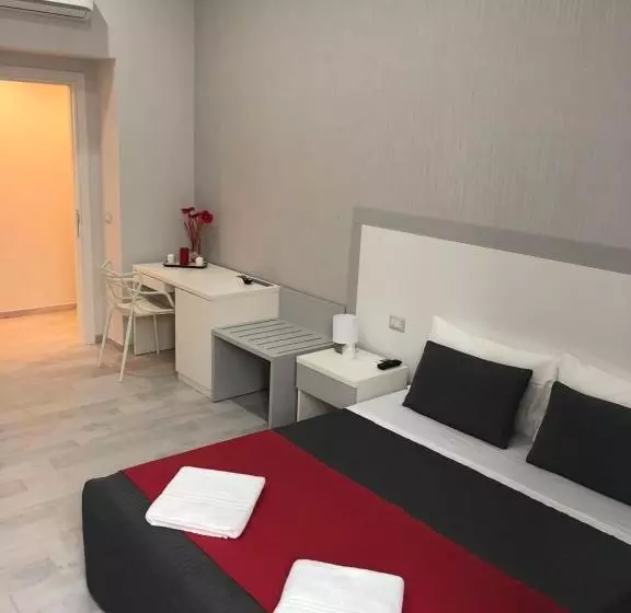 مسافرخانه Chiaia Guest House
