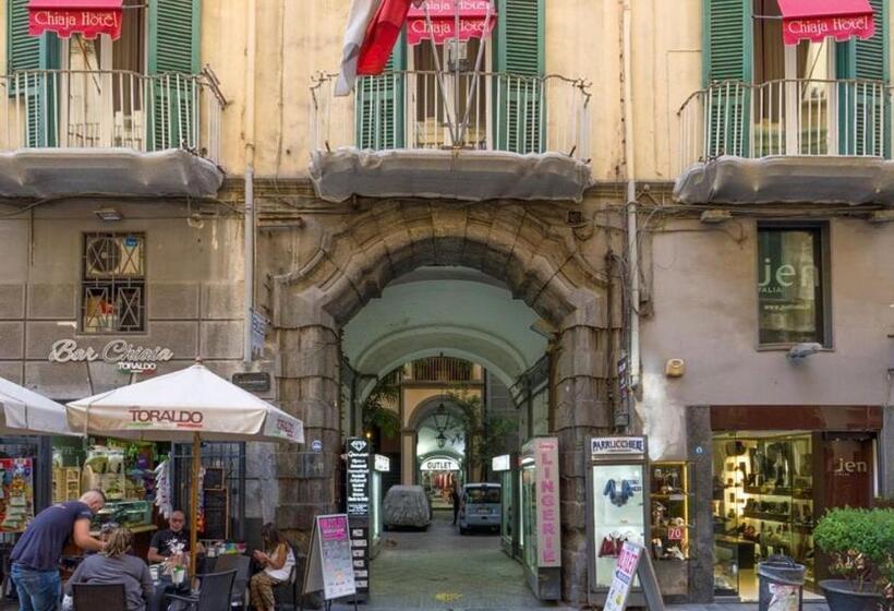 مسافرخانه Chiaia Guest House