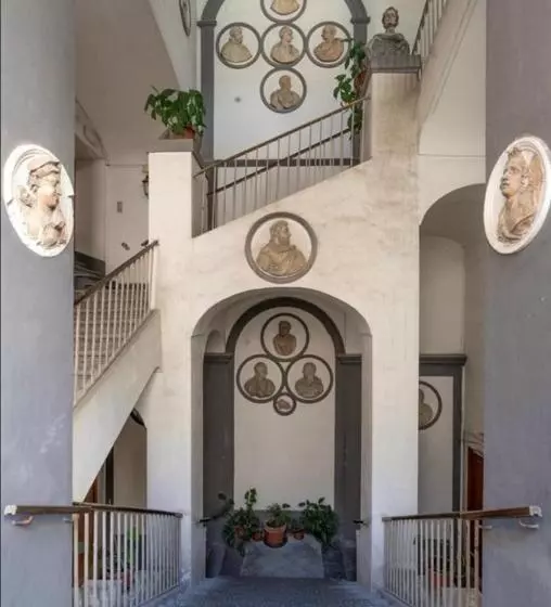 مسافرخانه Chiaia Guest House