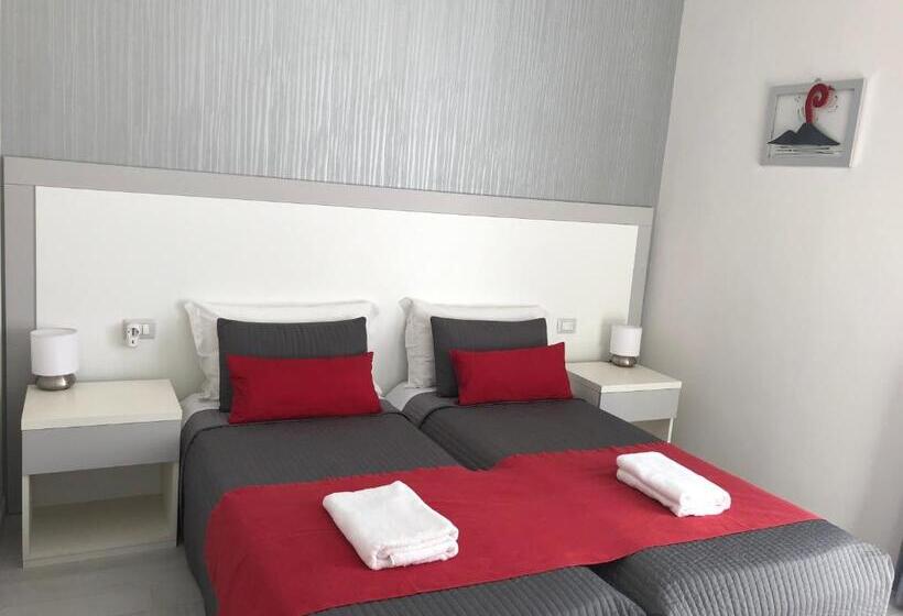 مسافرخانه Chiaia Guest House