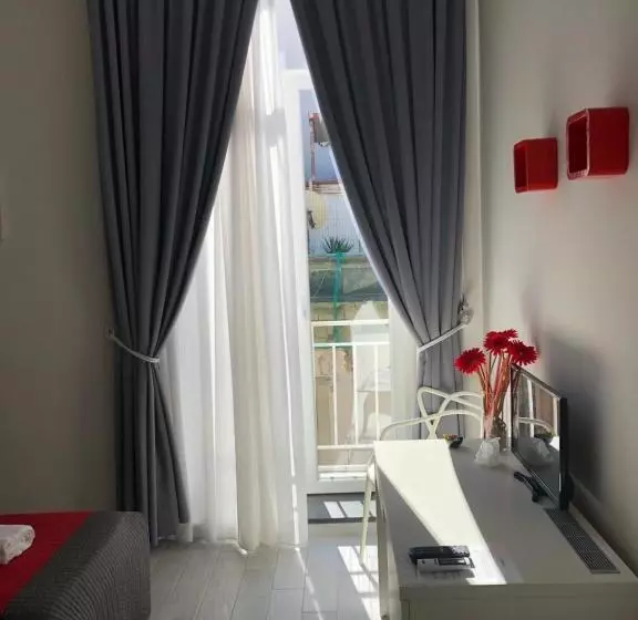 مسافرخانه Chiaia Guest House