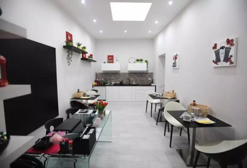 مسافرخانه Chiaia Guest House