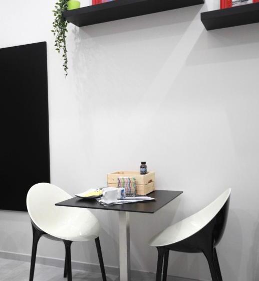 مسافرخانه Chiaia Guest House