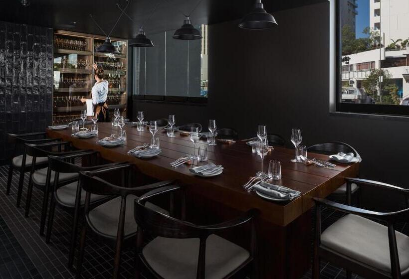 Отель Crystalbrook Bailey