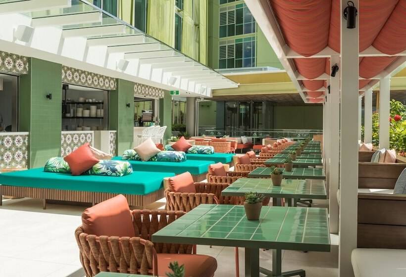 Отель Crystalbrook Bailey