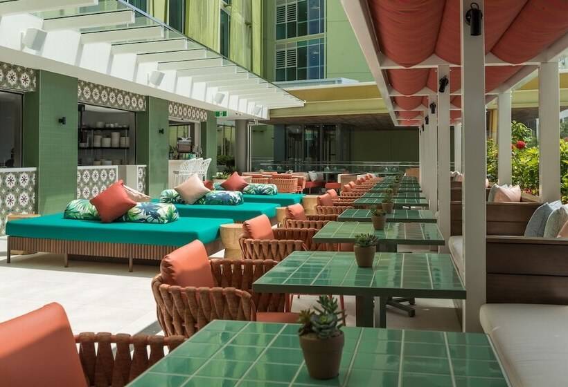 Отель Crystalbrook Bailey