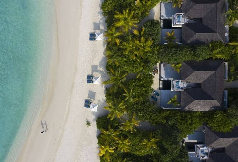 هتل Kuredhivaru Resort & Spa Maldives