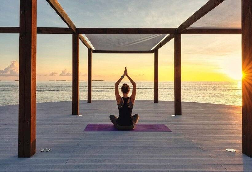 هتل Kuredhivaru Resort & Spa Maldives