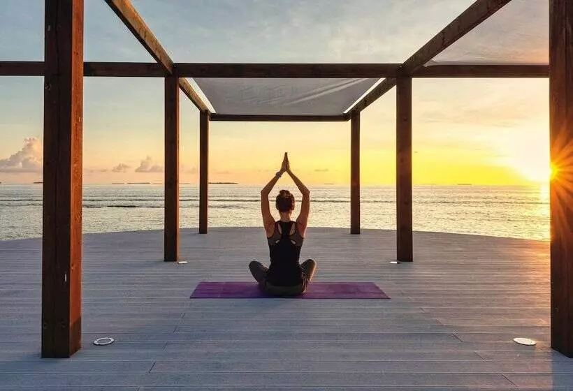 هتل Kuredhivaru Resort & Spa Maldives