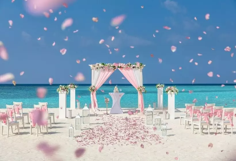 هتل Kuredhivaru Resort & Spa Maldives