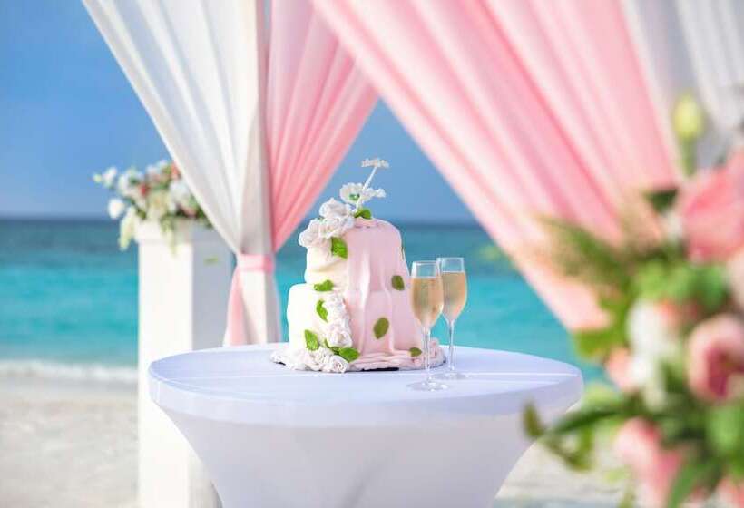 هتل Kuredhivaru Resort & Spa Maldives