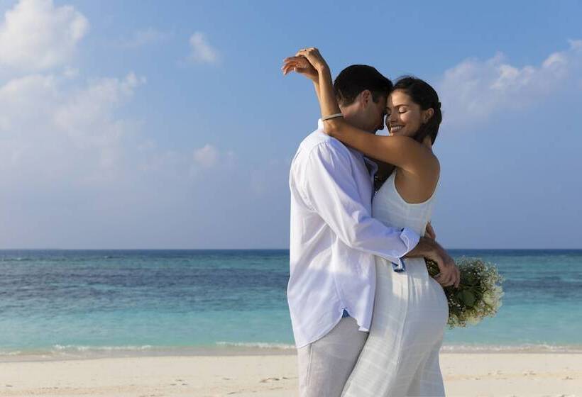 هتل Kuredhivaru Resort & Spa Maldives