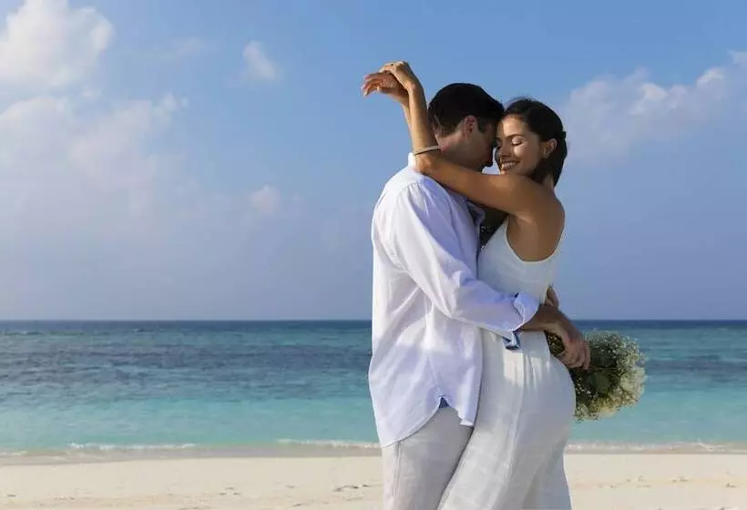 هتل Kuredhivaru Resort & Spa Maldives