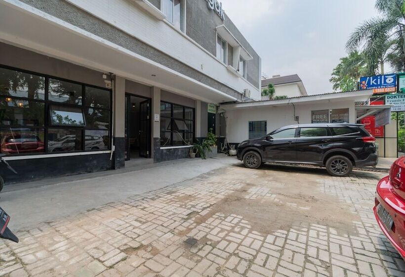 فندق Nyenyak Senayan Benhil