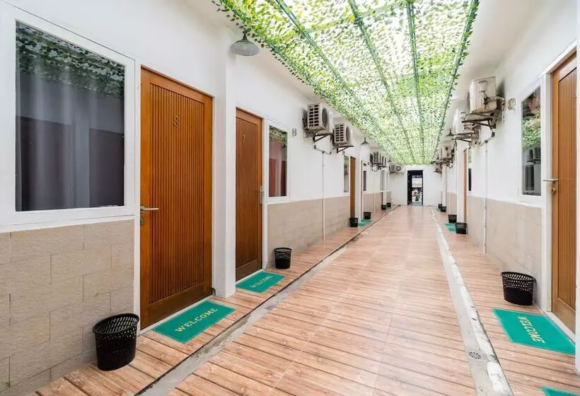 Hotelli Nyenyak Senayan Benhil