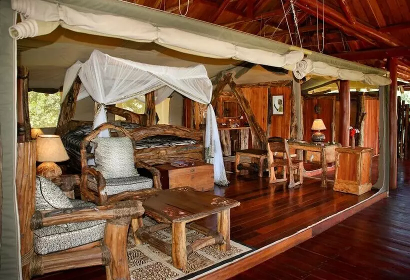 هتل Royal Mara Safari Lodge