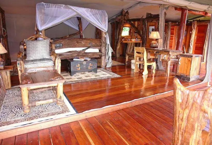 هتل Royal Mara Safari Lodge