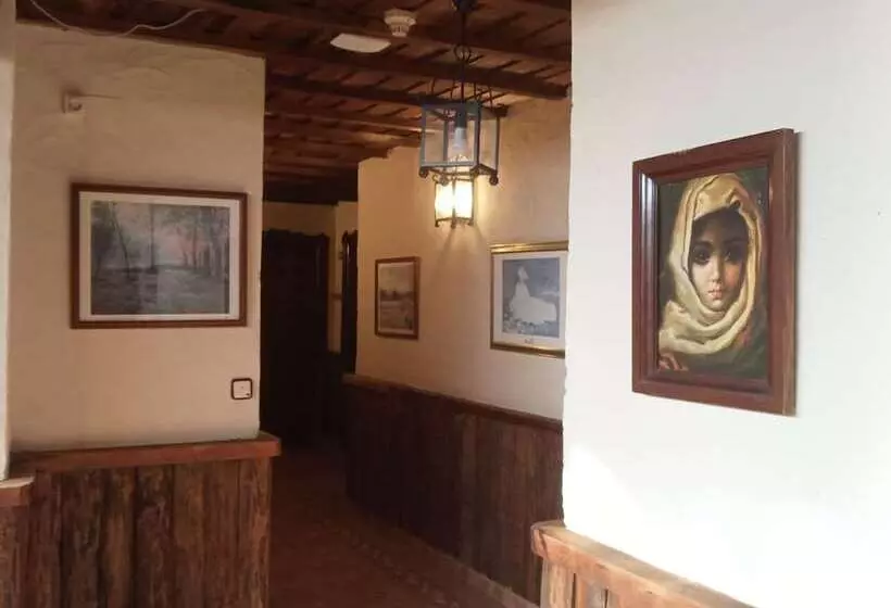 Hotelli Villa De Berzocana