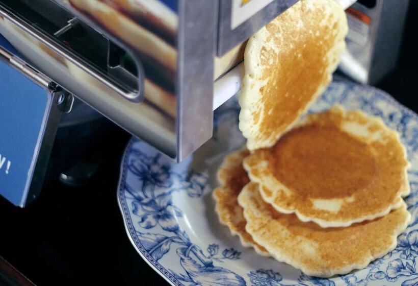 Crates At The Gaythering   Men Only   Hostel
