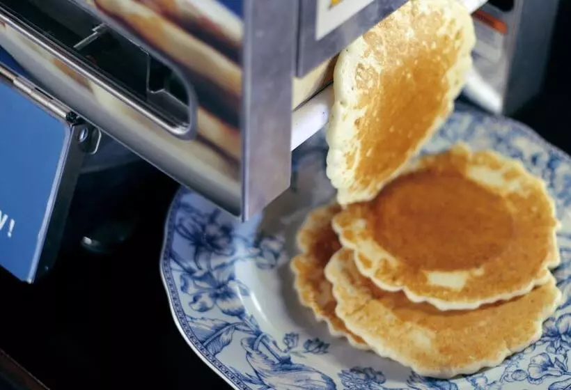 Crates At The Gaythering   Men Only   Hostel