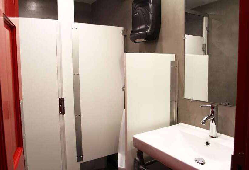 Crates At The Gaythering   Men Only   Hostel