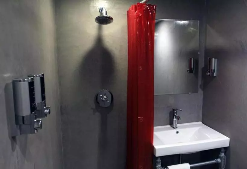 Crates At The Gaythering   Men Only   Hostel