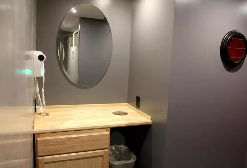 Crates At The Gaythering   Men Only   Hostel