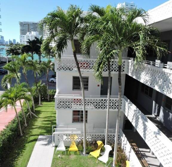 Crates At The Gaythering   Men Only   Hostel