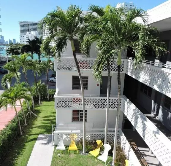 Crates At The Gaythering   Men Only   Hostel