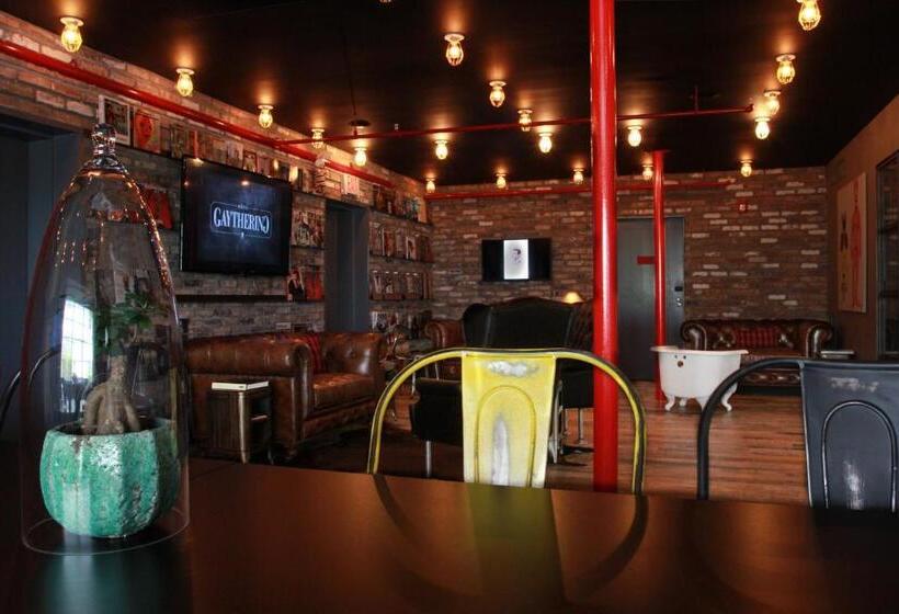 Crates At The Gaythering   Men Only   Hostel