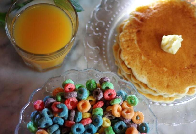 Crates At The Gaythering   Men Only   Hostel