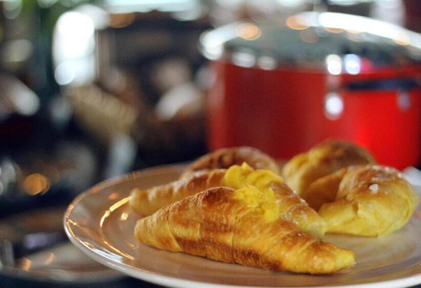 Crates At The Gaythering   Men Only   Hostel
