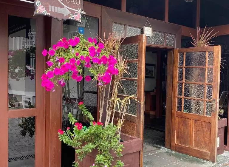 ユースホステル Dein Haus Pousada