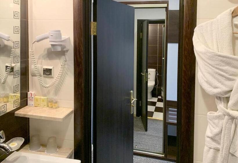 مسافرخانه Eney Budget Three Room Apartment
