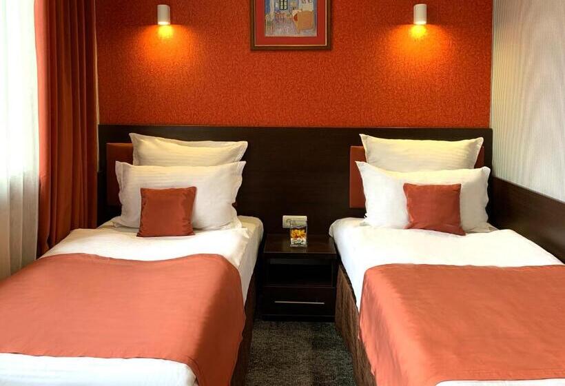 مسافرخانه Eney Budget Three Room Apartment