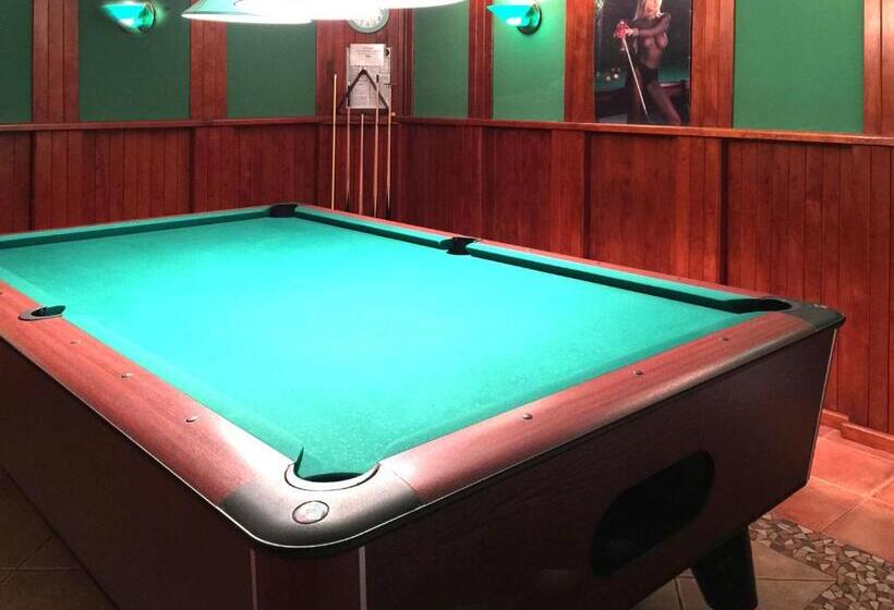 مسافرخانه Eney Budget Three Room Apartment