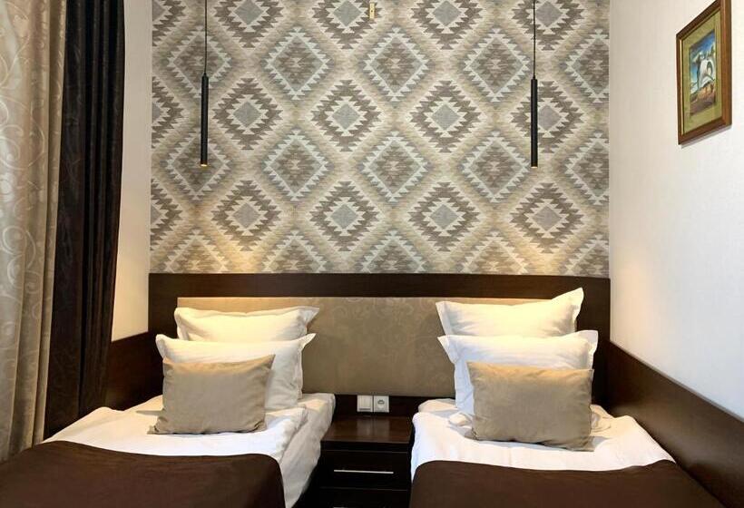 مسافرخانه Eney Budget Three Room Apartment